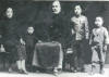 Yang Chengfu mit Familie: Yang Zhenduo rechts